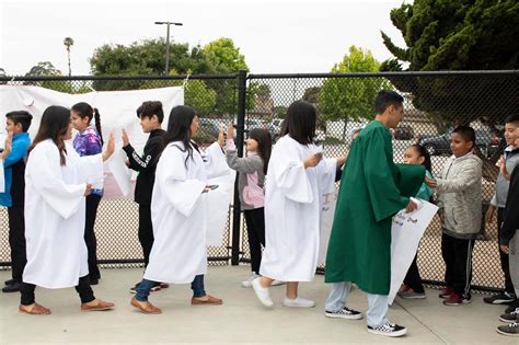Alisal High Seniors Visit Los Padres Elementary To Inspire Students