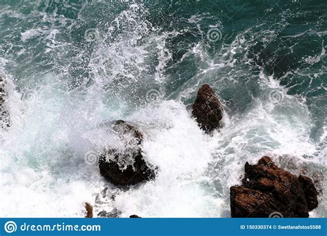 Costa De Mar Do Fundo Ondas Espuma Branca Foto De Stock Imagem De