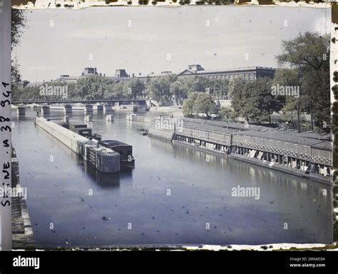 Paris St Arr France Le Barrage De La Monnaie Le Pont Des Arts Et