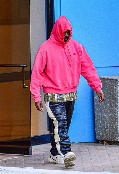 Kanye Wearing Yeezy Foam Runner Hot Sale Ingcoro