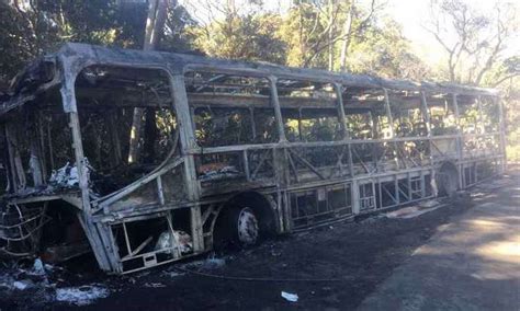 Motociclista morre carbonizado em batida ônibus próximo a Caeté