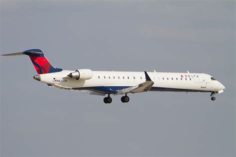 Delta Connection CRJ-900 - KPLV