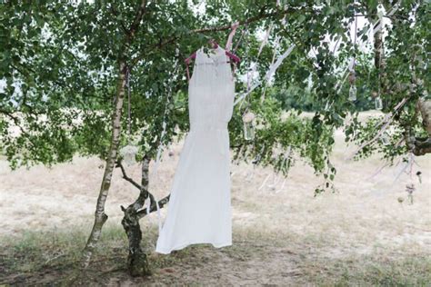 Romantische Trauung unter Bäumen Boho Elopement Hochzeit