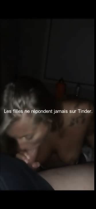 Une Blonde Parfaite Avale Une Grosse Bite