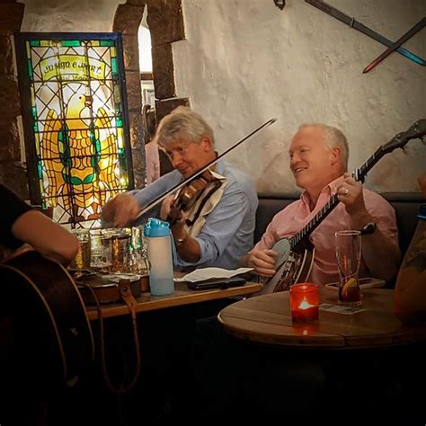 Live Scottish Folk Music | Edinburgh | The Ensign Ewart | Folk music ...