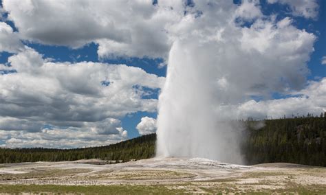 Yellowstone National park - Geysers - Explore The Unseen