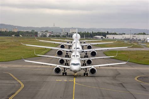 Vidéo La flotte Airbus parade dans le ciel de Toulouse pour son