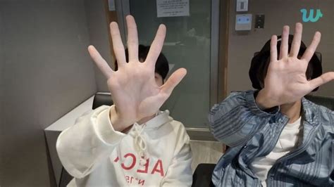 Soobin Taehyun Vlive Boy Groups Peace Gesture Txt