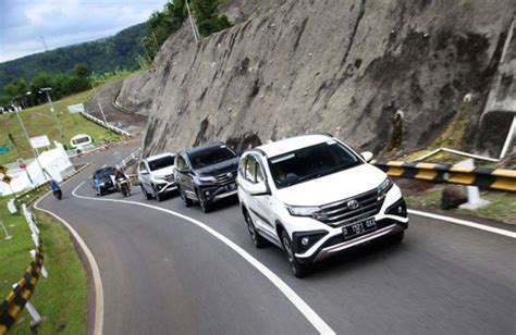 Tips Menyetir Mobil Manual Di Tanjakan Paling Penting Tetap Tenang