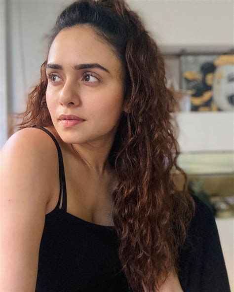 Amruta Khanvilkar Marathi Film Actress 99 Dreampirates