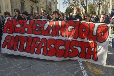 Imponente Manifestazione Antifascista A Firenze