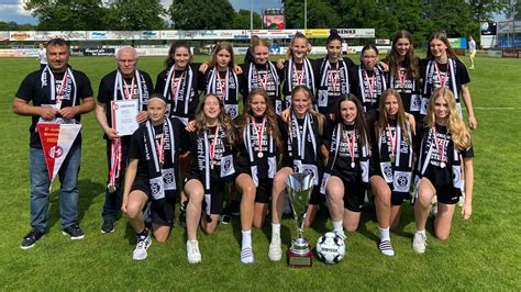 Meisterschaft Und Wiederaufstieg F R B Juniorinnen Des Dsc Fu Ball