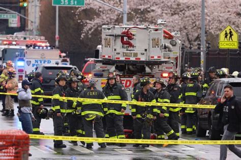 Tiroteo En Nueva York Un Hombre Causa 23 Heridos En El Metro BBC