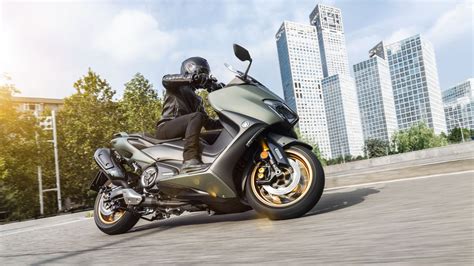 Motorrad Vergleich Yamaha XMAX 300 2022 Vs Yamaha TMAX 560 Tech Max 2020