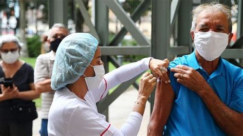 Covid 19 é correto aplicar vacina no glúteo e não no braço como faz