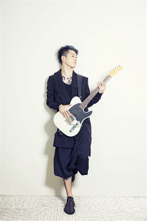 Miyavi 視線は常に世界へ。夢はギターで世界から戦争をなくす。音楽活動と並行し難民キャンプ訪問など世界の平和活動にも参加