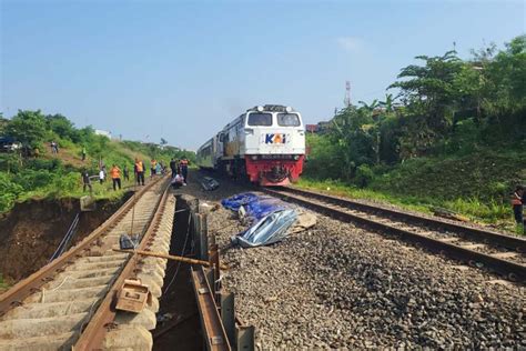 Longsor Cicurug Maseng Ditangani Jalur Kereta Api Bogor Sukabumi