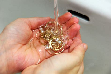 How to Use an Ultrasonic Cleaner to Clean Your Jewelry: 9 Steps