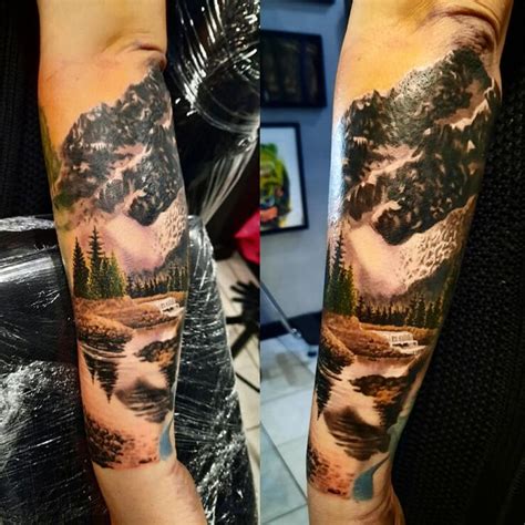 Tatuaż pejzaż górski Autor Lucky Tattoo dziarownia pl