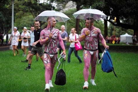 Glitter And Glamour At Sydneys Gay And Lesbian Mardi Gras Bbc News