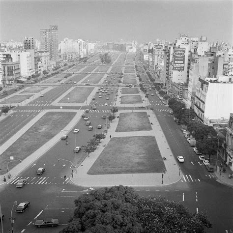 La Avenida 9 De Julio Vista Desde El Edificio Del M O P Hacia El Sur