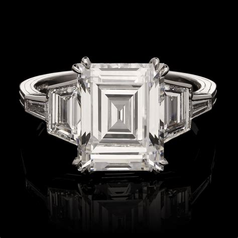 4.09ct Carre Cut Diamond Ring With Trapezoid Shoulders | Hancocks