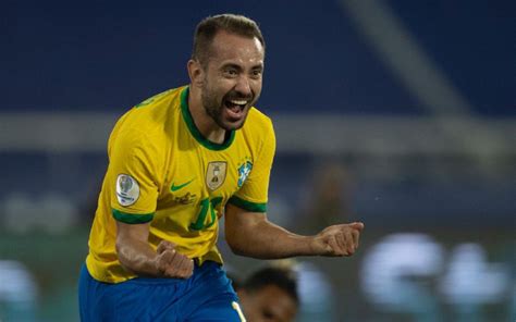 Everton Ribeiro Celebra Primeiro Gol Pela Seleção Brasileira Sonho Realizado Coluna Do Fla