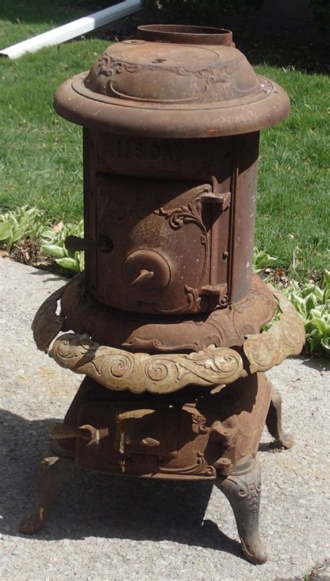 Antique Oak 116 Round Cast Iron Parlor Wood Pot Belly Stove Peninsular Detroit Parlour Stove