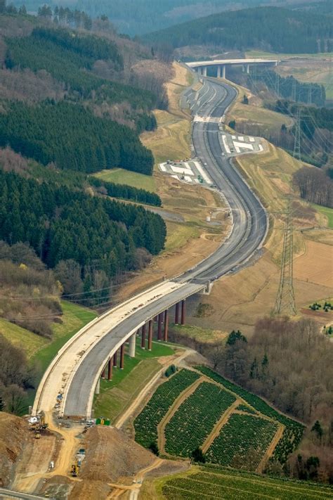 Luftaufnahme Bestwig Baustelle am Autobahn Brückenbauwerk der BAB