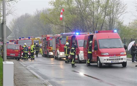 Grafschaft Gelsdorf Feuerwehr im Großeinsatz bei Firma Medentis