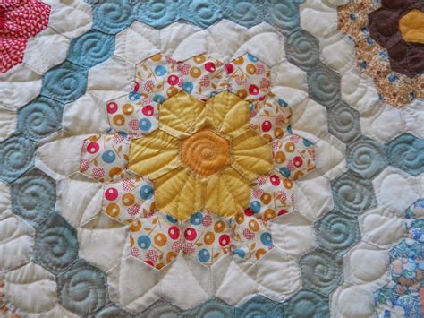 Cascade Quilts Grandmothers Flower Garden Hexagon Quilt Hexagon