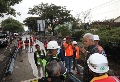 Cek Perbaikan Jalan Dempel Ganjar Kejar Kejaran Dengan Laporan