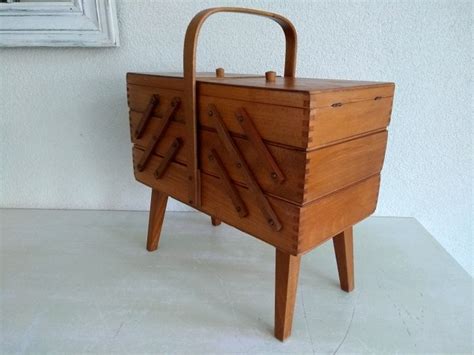 Preciosa Caja De Costura Plegable De Madera En Patas Catawiki