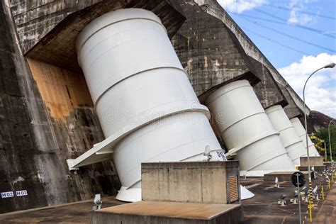 Presa De La Hidroelectricidad De Itaipu Foto Editorial Imagen De