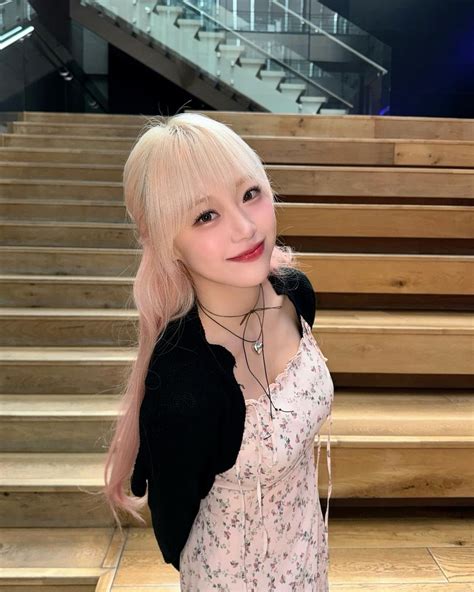 연분홍 꽃원피스 입은 묵직한 봄처녀 시그니처 지원 걸그룹 후방주의 후방사진 은꼴 야짤 움짤 Bj 걸그룹 후방