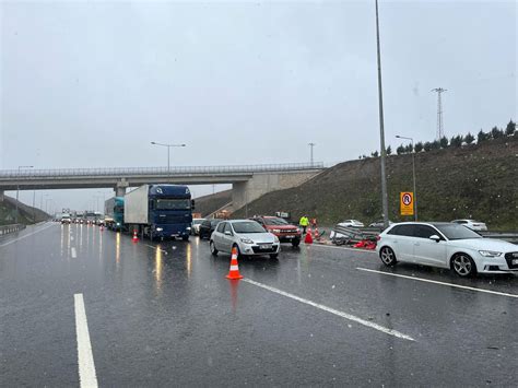 Araçlar birbirine girdi trafik kilitlendi Kuzey Marmara Otoyolunda