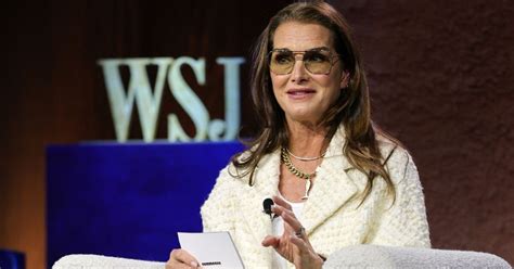 Brooke Shields Looks Ageless In Bikini As She Celebrates 60th Celebrity News Entertainment