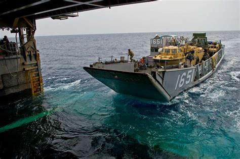 Landing Craft Utility LCU 1651 Enters The Well Deck NARA DVIDS