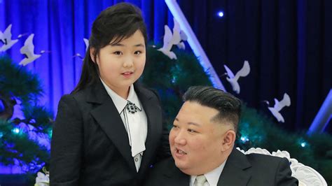 En Corée Du Nord Kim Jong Un Impose Peu à Peu Kim Ju Ae Sa Fille Dans Le Paysage