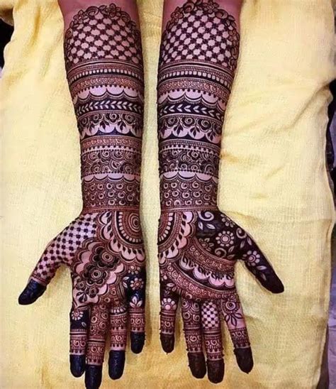 Pakistani Mehndi Design For Bridal Hand