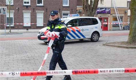 Politie Schiet Verdachte Steekpartij Neer Na Bedreiging Agent In