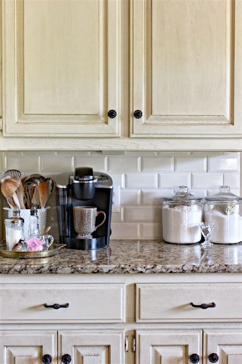 20+ Kitchen With White Subway Tile Backsplash - DECOOMO