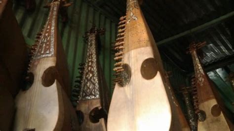 Crafting traditional Afghan instruments - The Khaama Press News Agency