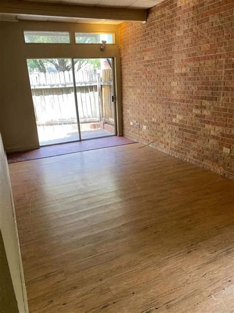 1014 Bois Darc St Apt A Lockhart Tx 78644 ®