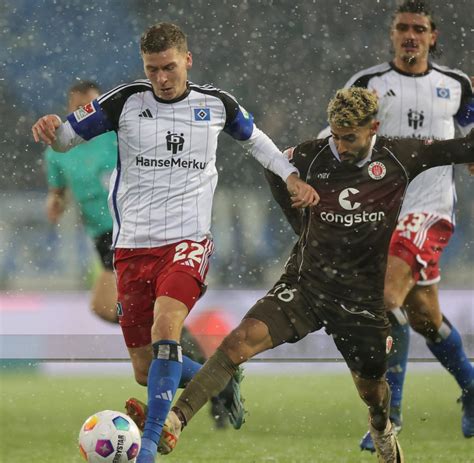 Zweite Bundesliga Fc St Pauli Und Der Hsv Liefern Sich Rassiges Derby