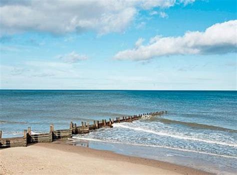 Sea Haven In Bacton Norfolk Sleeps 6