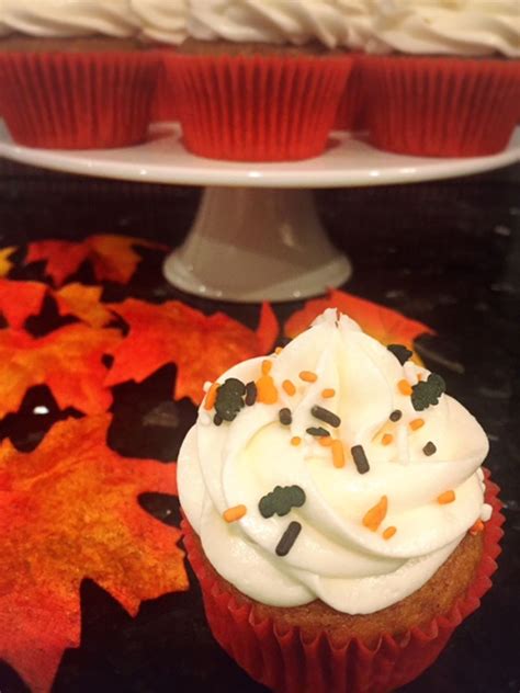 Pumpkin Cupcake With Cream Cheese Buttercream