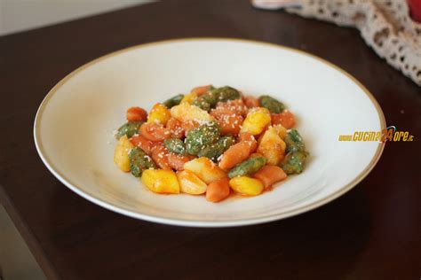 Gnocchi Tricolore Di Carnevale Con Zafferano Pomodoro E Spinaci FOTO