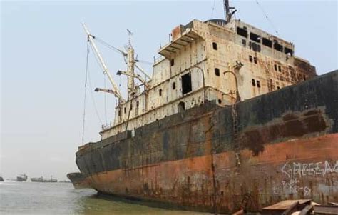 Pin by BloodMoonEclypse on Abandoned ships | Abandoned ships, Sailing, Abandoned