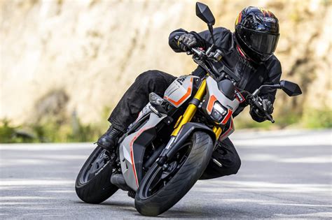 Prueba Mondial Piega 452 Naked Del A2 Con Mucha Marcha Moto1Pro